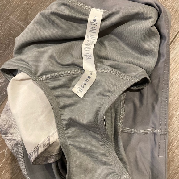 Lululemon shorts size 8. NWOT - Picture 5 of 5